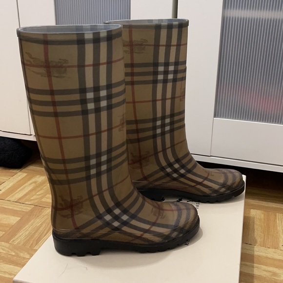 COPY - Burberry Classic Check Rainboots - Picture 2 of 7